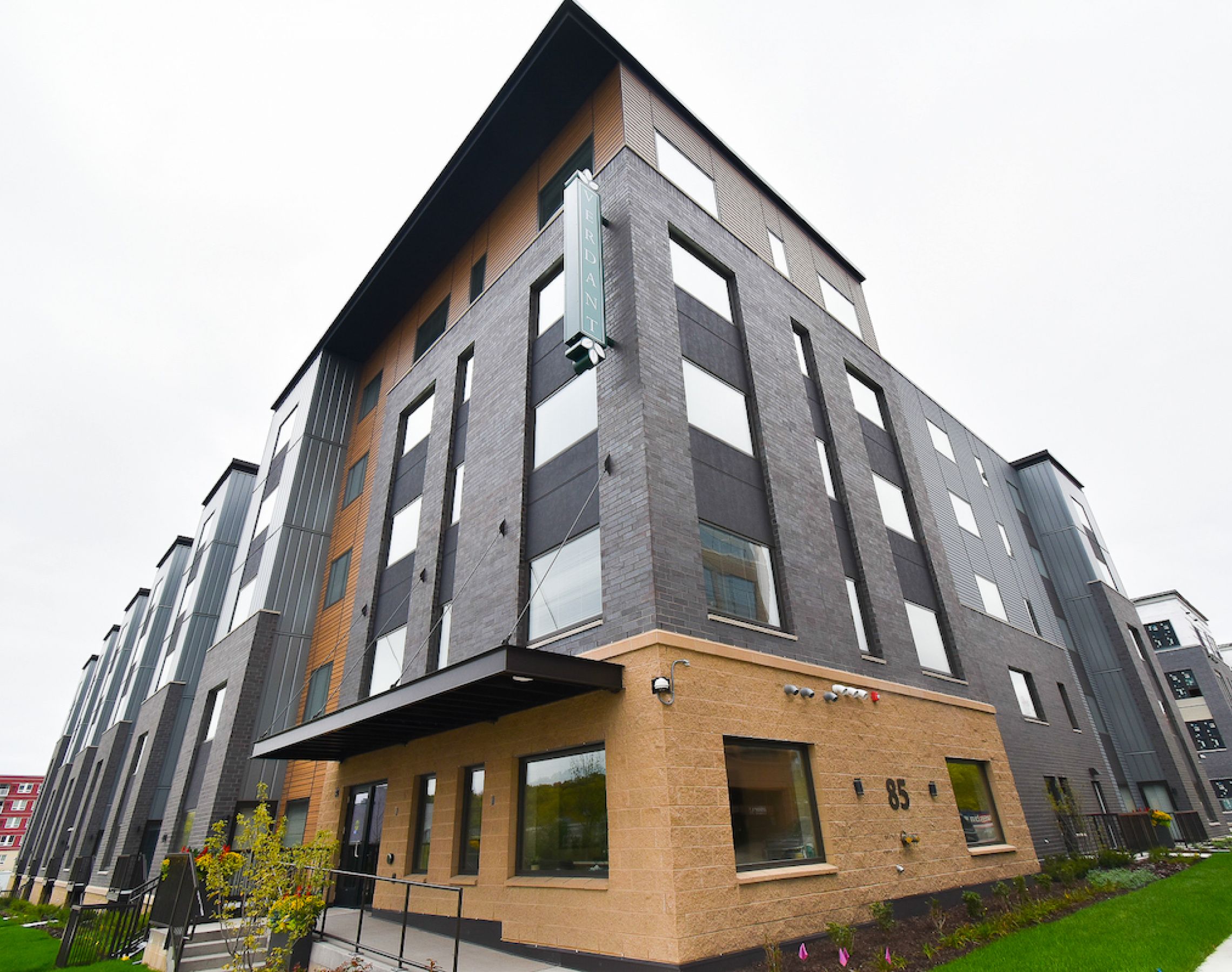 Exterior of Verdant Apartments in St. Paul
