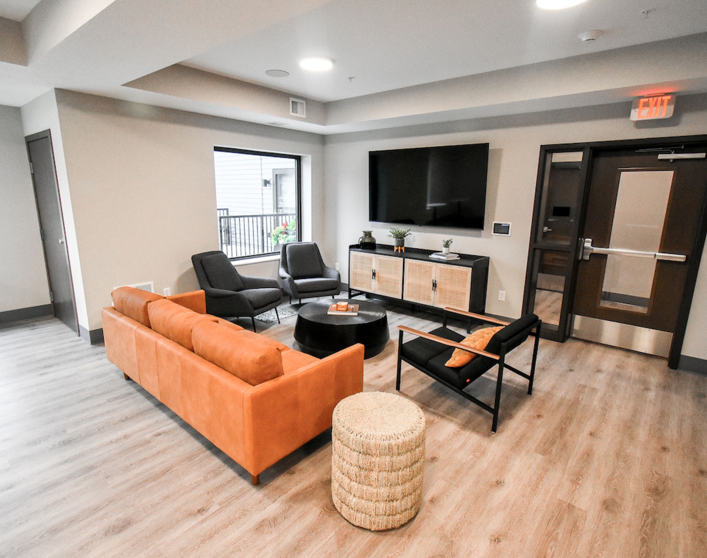 resident lobby at verdant apartments